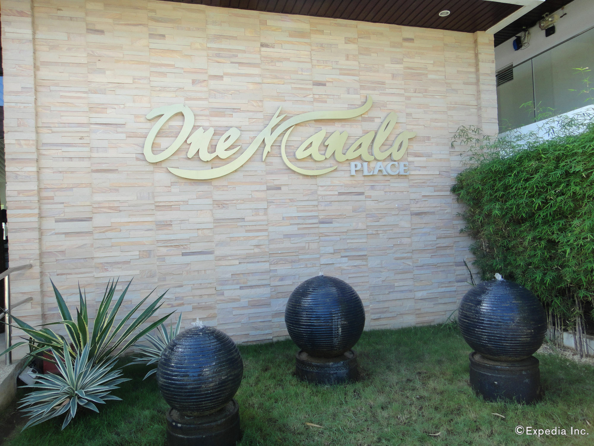 One Manalo Place Puerto Princesa Exterior foto